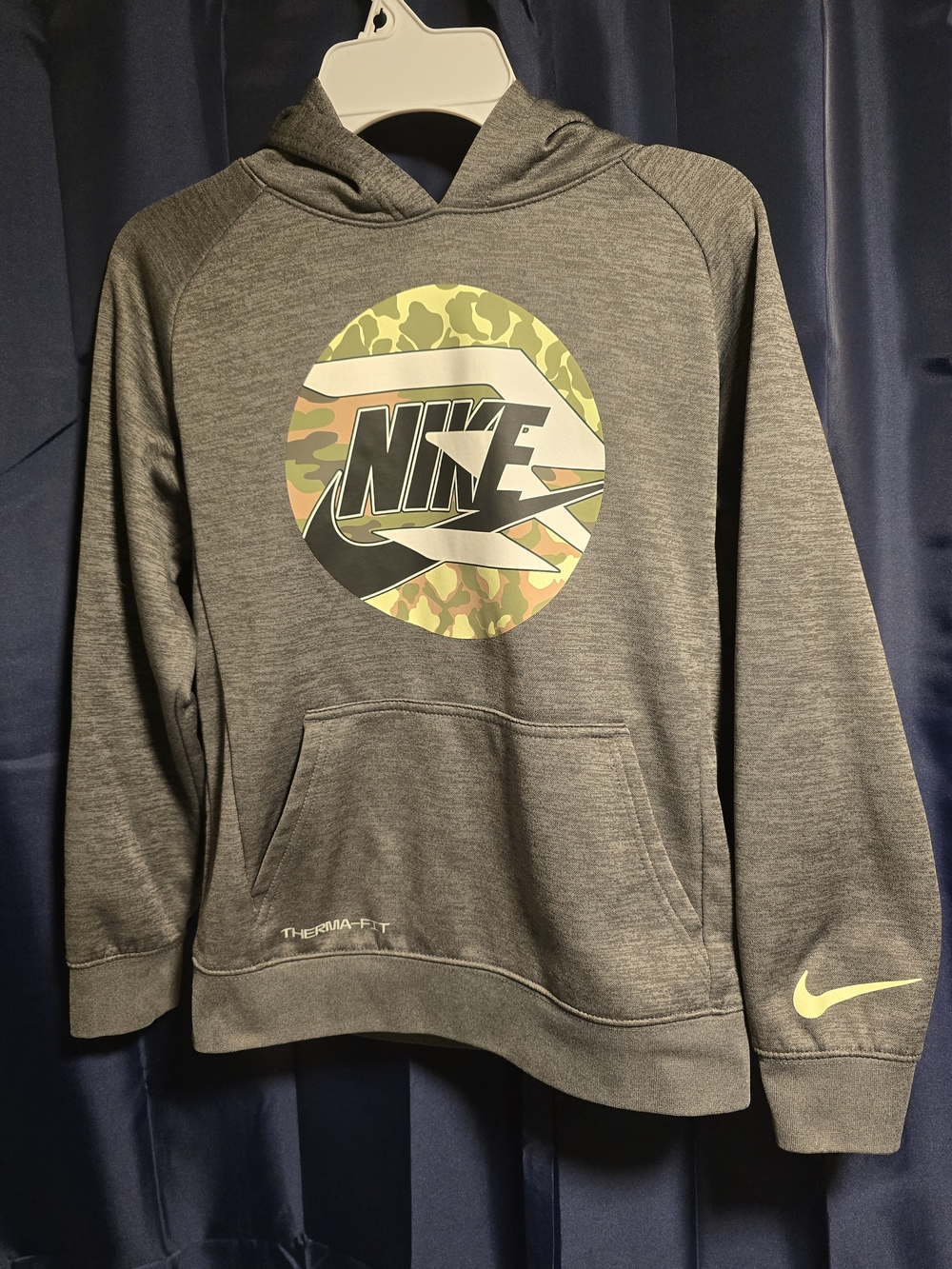 Nike Men's Gray Camo Logo Pullover Hoodie Therma-Fit